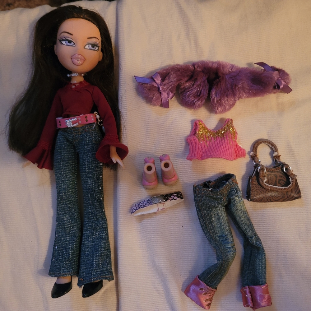 Vintage Bratz Doll with extra outfit